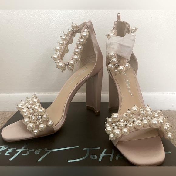 Betsey Johnson “Fay” Blush Heels - Picture 2 of 4
